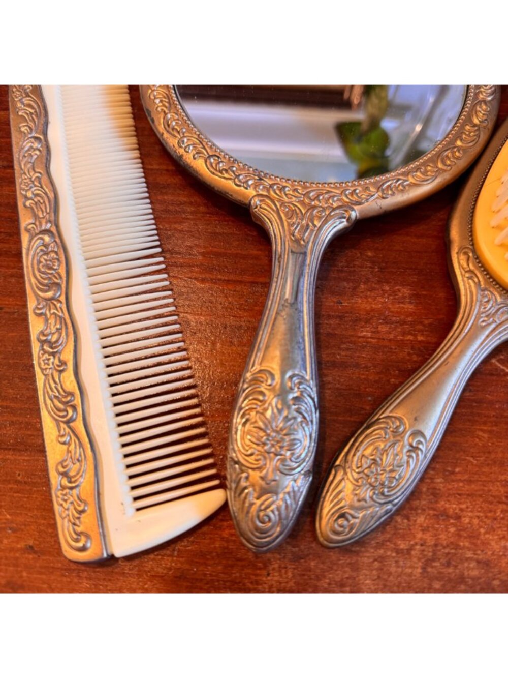 Victorian Silver Plate 3 Pc Vanity Set Mirror Brush & Comb Ornate Design Patina - Picture 6 of 16